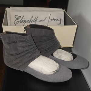 NEW Elizabeth and James Gray Ruched Flats in Box includes Duster Bag